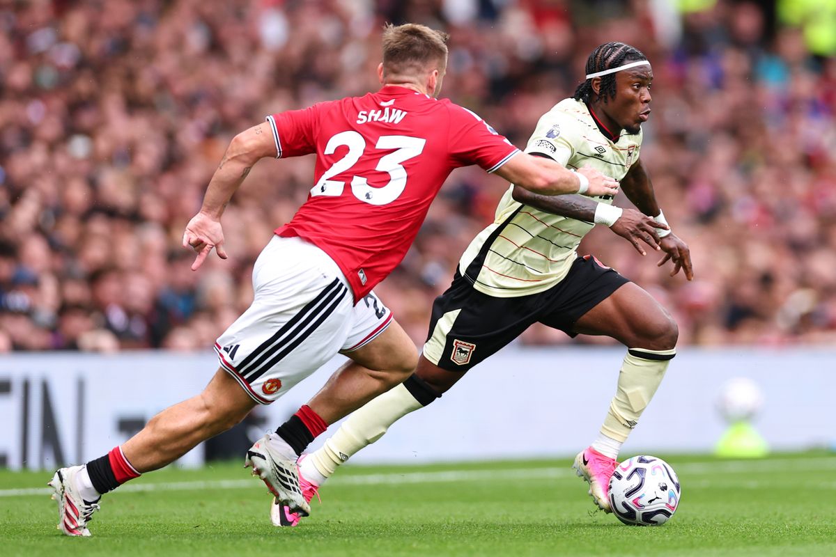 Manchester United: Sette giocatori, tra cui Balaba, possono fare il terzino sinistro e sostituire Luke Shaw se necessario
