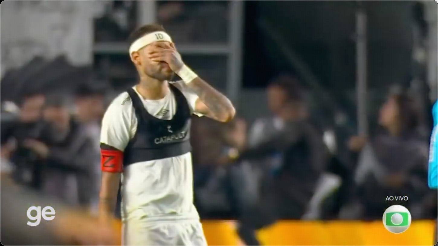 Neymar injured again, limps off field with right leg pain