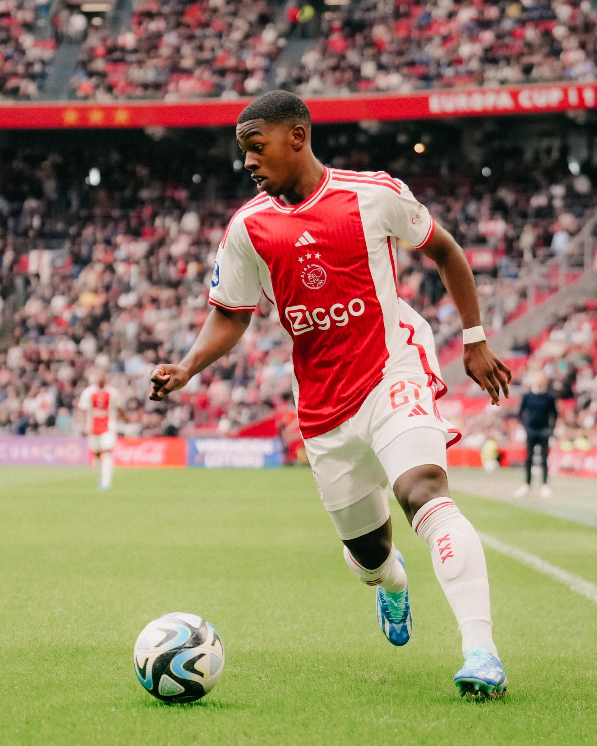 Resmi: Ajax dan Winger Amourricho van Axel Dongen Putuskan Kontrak Lebih Awal