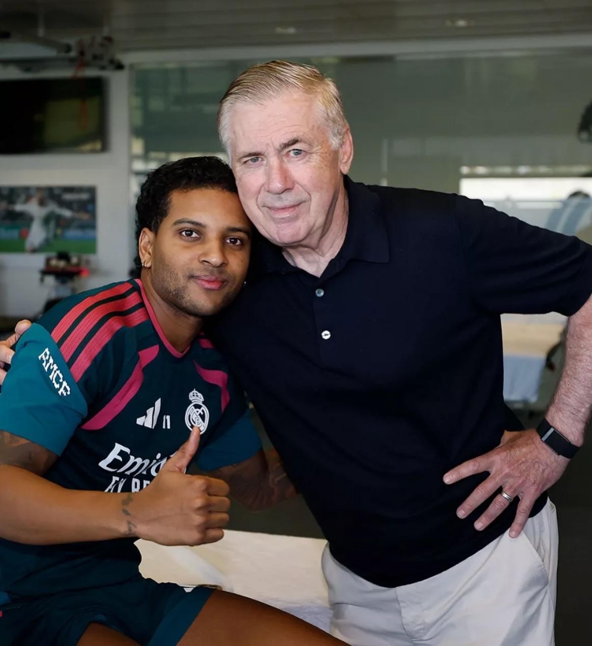 Ancelotti trở lại Valdebebas, chia sẻ ảnh cùng 4 cầu thủ Brazil của Real Madrid