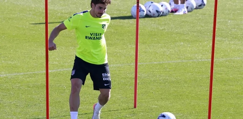 Un journaliste affirme que l'Atlético pourrait vendre Álvarez au Barça cet hiver