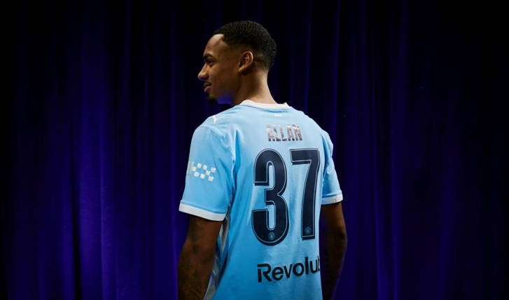 แมนเชสเตอร์ ซิตี้ ประกาศอลัน สวมเสื้อหมายเลข 37