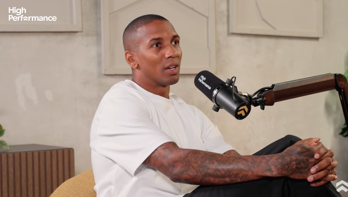 Ashley Young: Ferguson tiene un aura especial, todavía le temo hoy
