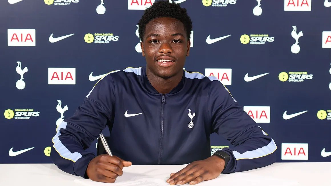 Tottenham officialise l'arrivée du milieu de terrain Kwasi Sienia, 16 ans, à son académie
