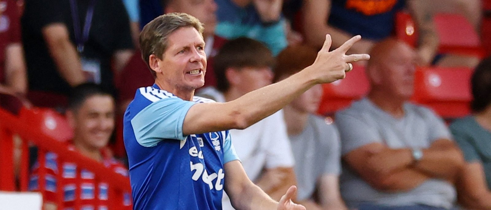Glasner: Sangare và tân binh Munoz đều có thể đối đầu Tottenham, chỉ Savona vắng mặt