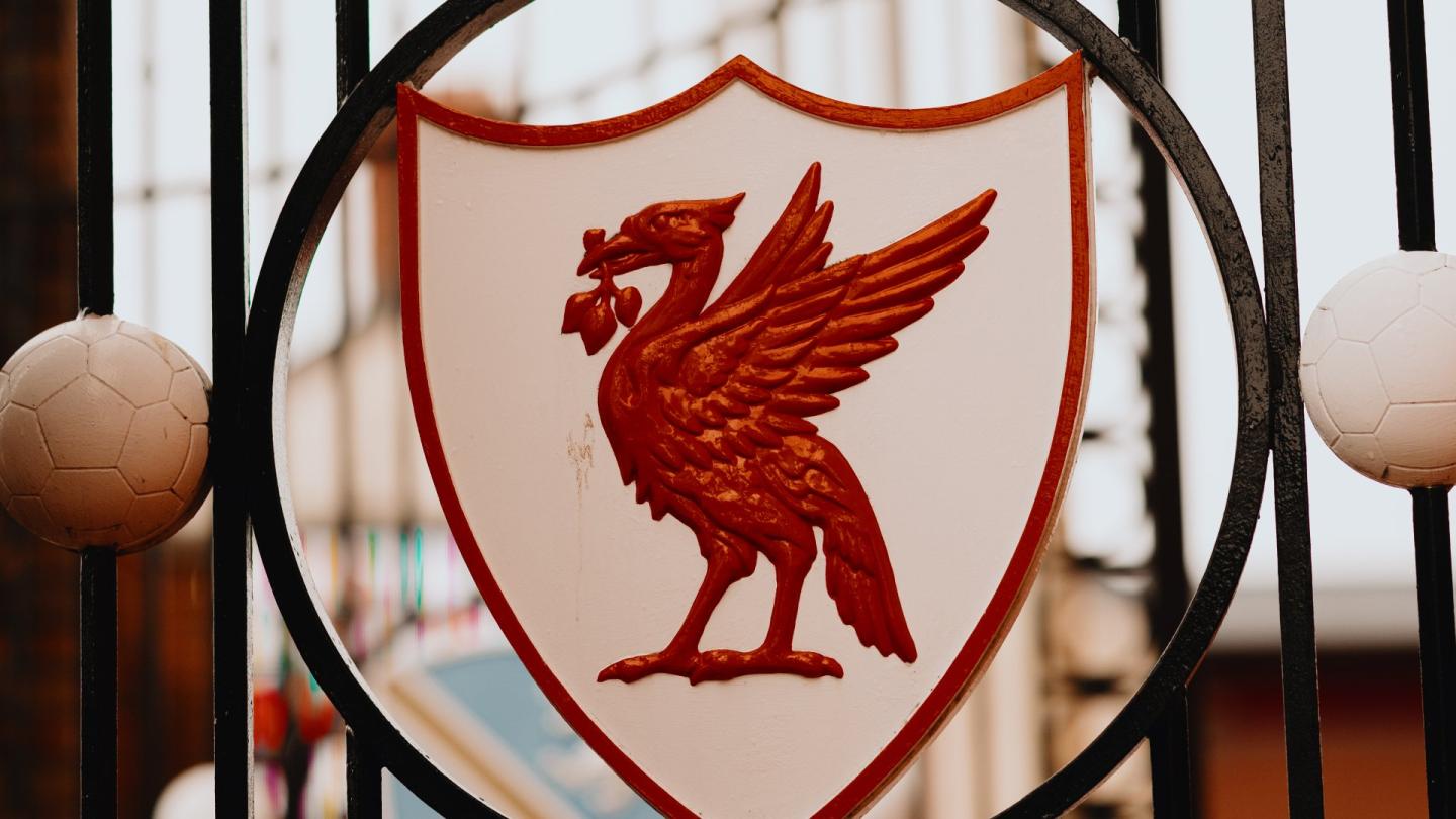 Liverpool anuncia elenco da Premier League: Barcola, Muñoz e Araújo incluídos