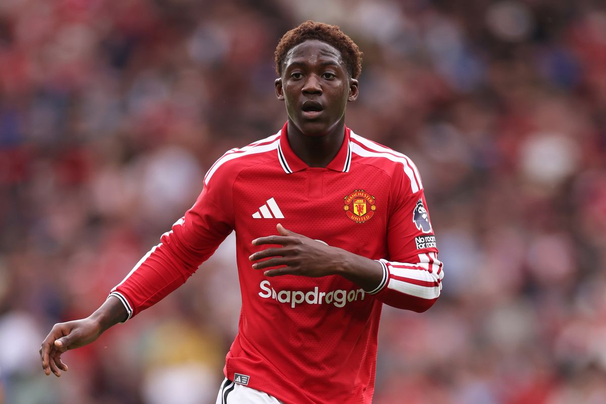 Evening News: Mainoo y Yoro fuera de la lista A del Manchester United para la Champions, pero pueden jugar