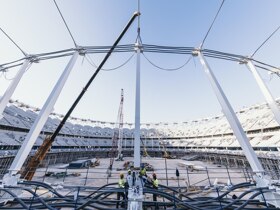 马卡：新梅斯塔利亚启动顶棚起吊，预计2027年完工