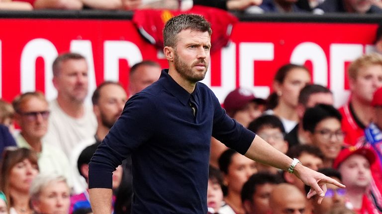 Carrick: MU mạnh hơn sau chuyển nhượng hè, Fernandes xuất sắc không tả nổi