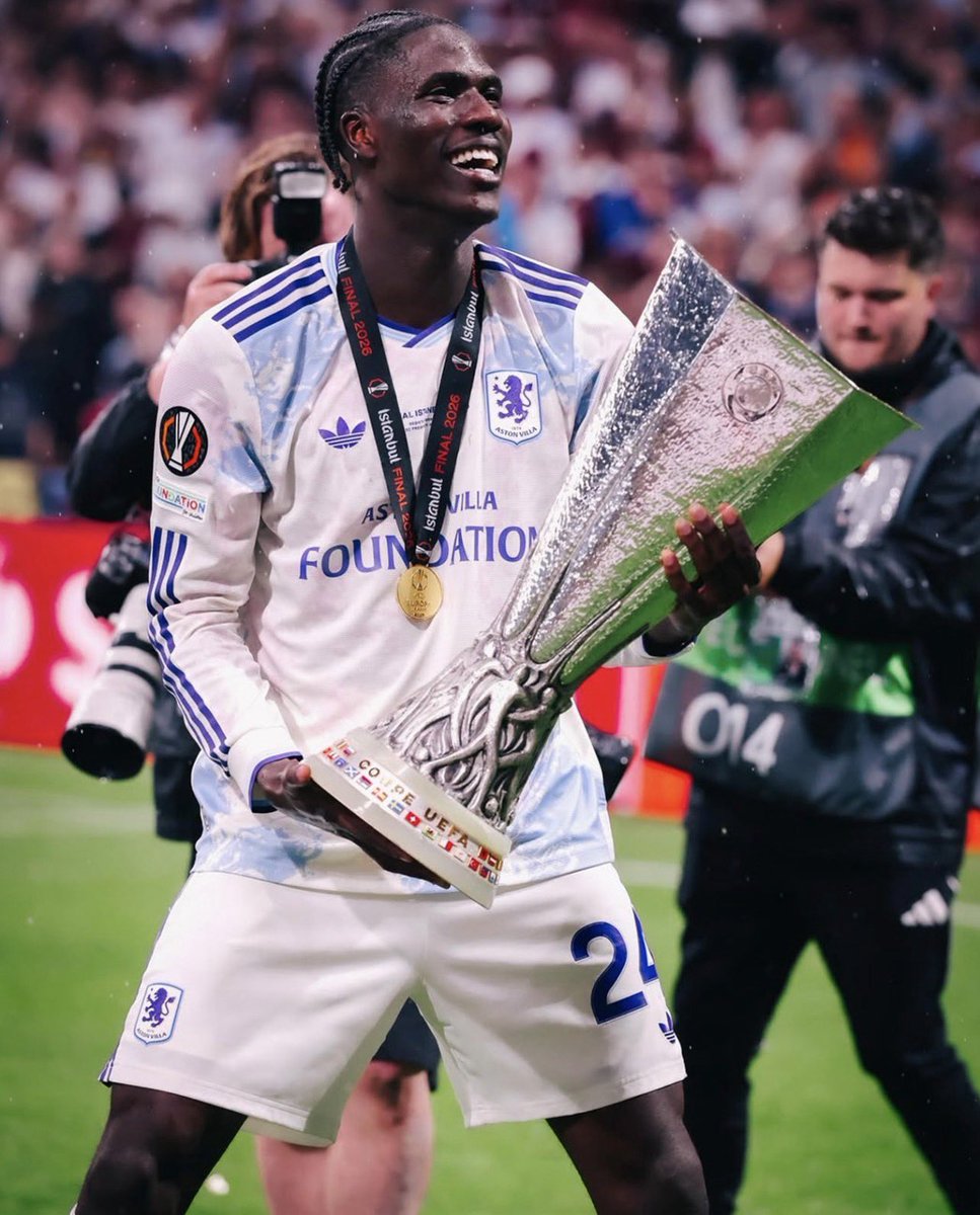 Jornalista: Amadou Onana renova contrato com o Aston Villa por mais duas temporadas