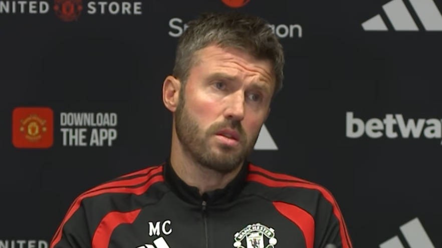 Carrick: Kein Grund, Doku als Linksverteidiger zu testen; Zirkzee ist bei Man Utd glücklich