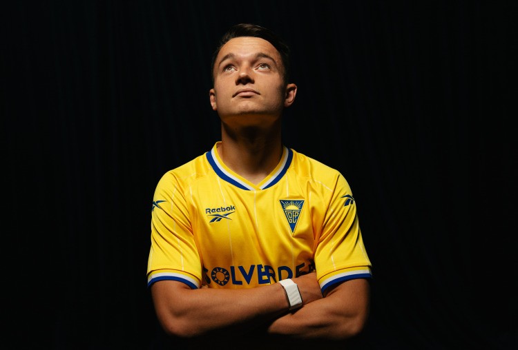 Oficial: Médio Camblan, do Brest, assina pelo Estoril até 2029