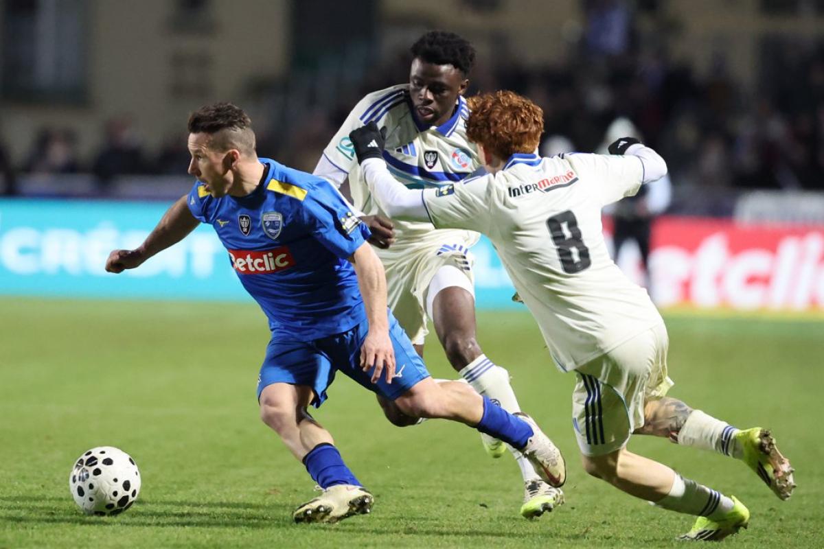 L'Équipe: Strasbourgs Innenverteidiger Abakar Sylla wechselt zu Gaziantep FK