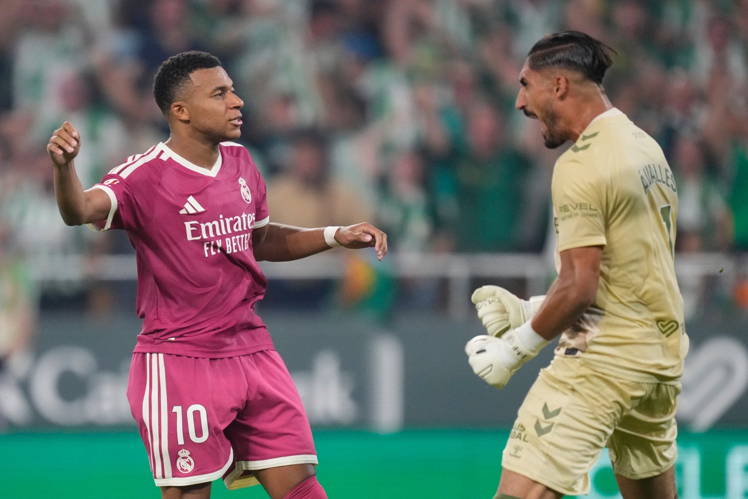 อัลบาโร บาเยส ผู้รักษาประตูเรอัล เบติส ศึกษาการยิงจุดโทษของ Mbappé ช่วยทีมเก็บคลีนชีตจากเรอัล มาดริด