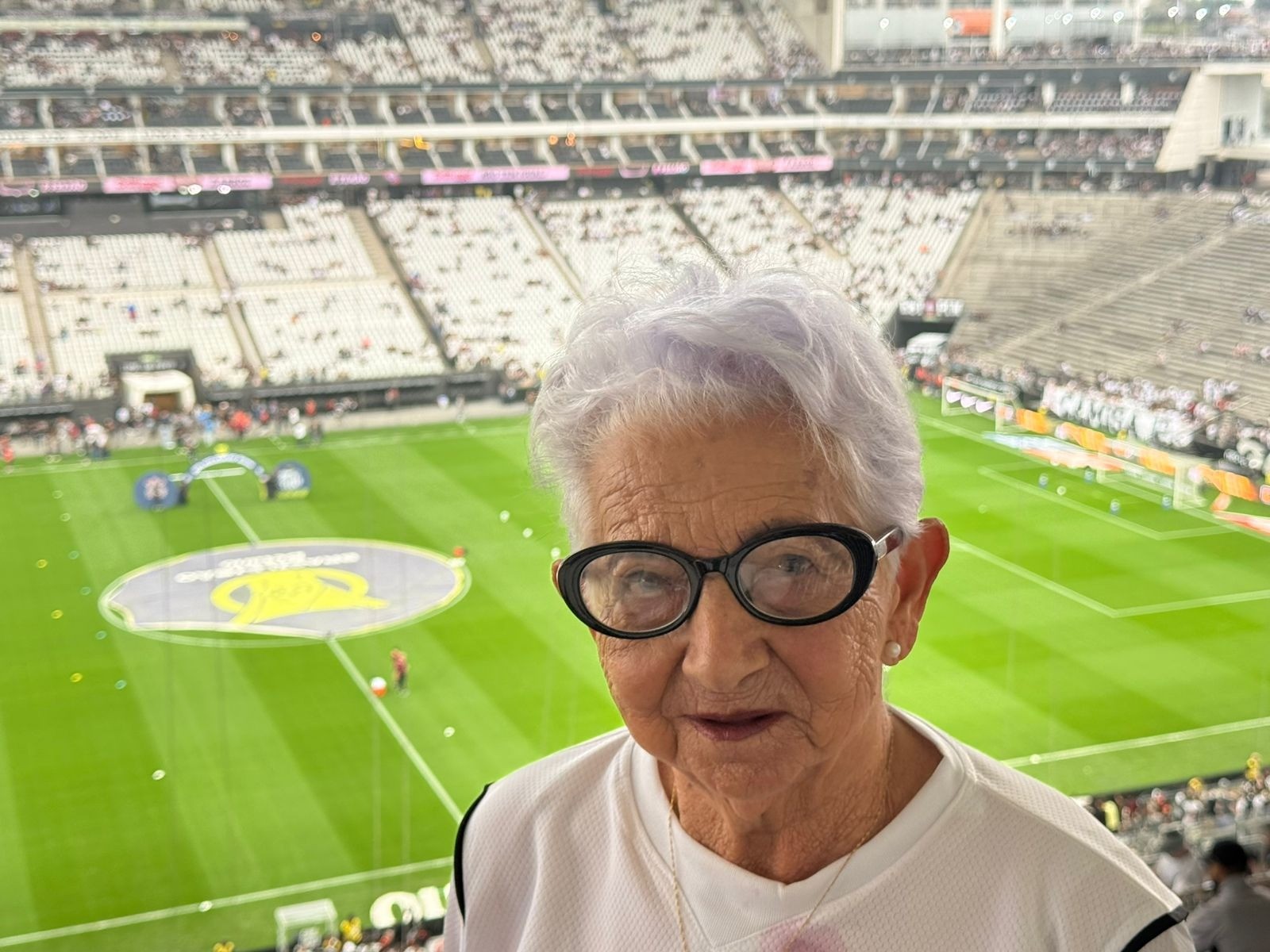 Tifosa del Corinthians di 93 anni va allo stadio per la prima volta: "Non mi è piaciuto solo perdere"