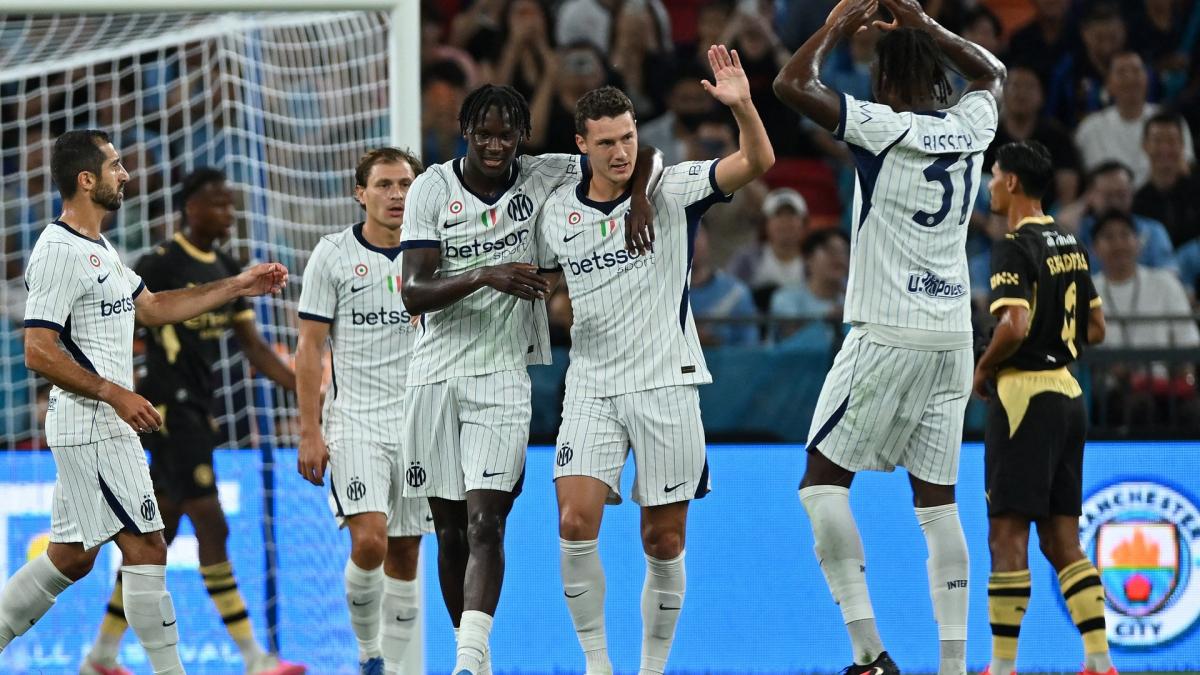 Selon les médias français : Pavard, resté à l'Inter Milan, a obtenu l'approbation de Chivu et a provisoirement évité un départ.
