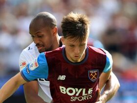 West Ham United 3-0 Derby County: Joel Piroe scores in Hammers win