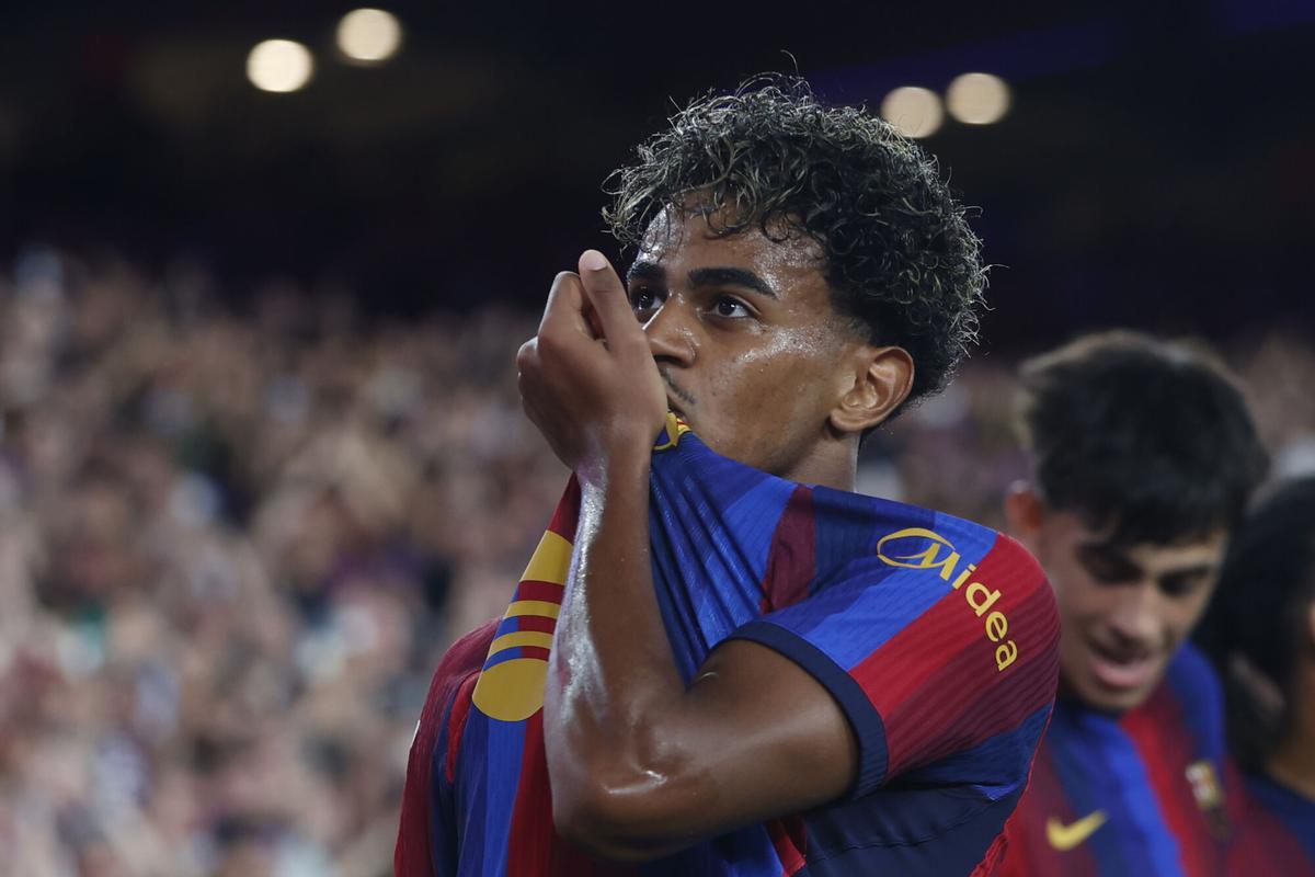 Xavi: Tôi đặc biệt chú ý đến La Masia khi Barcelona gặp khó khăn về tài chính, Yamal nổi bật trong các buổi tập