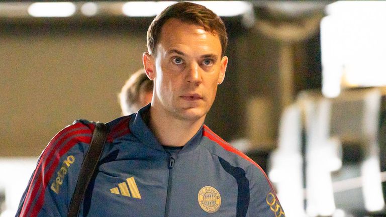 Neuer abucheado en su regreso a Schalke; Matthäus: La afición debería aplaudirlo