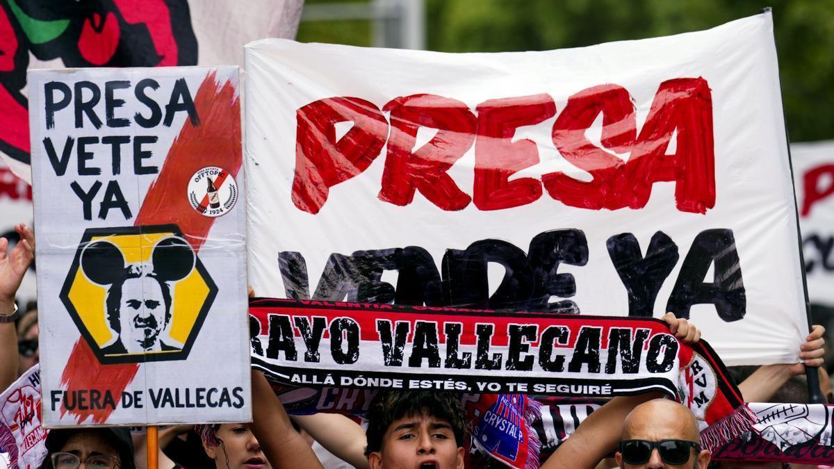 Tausende Rayo-Vallecano-Fans fordern Rücktritt von Präsident Presa