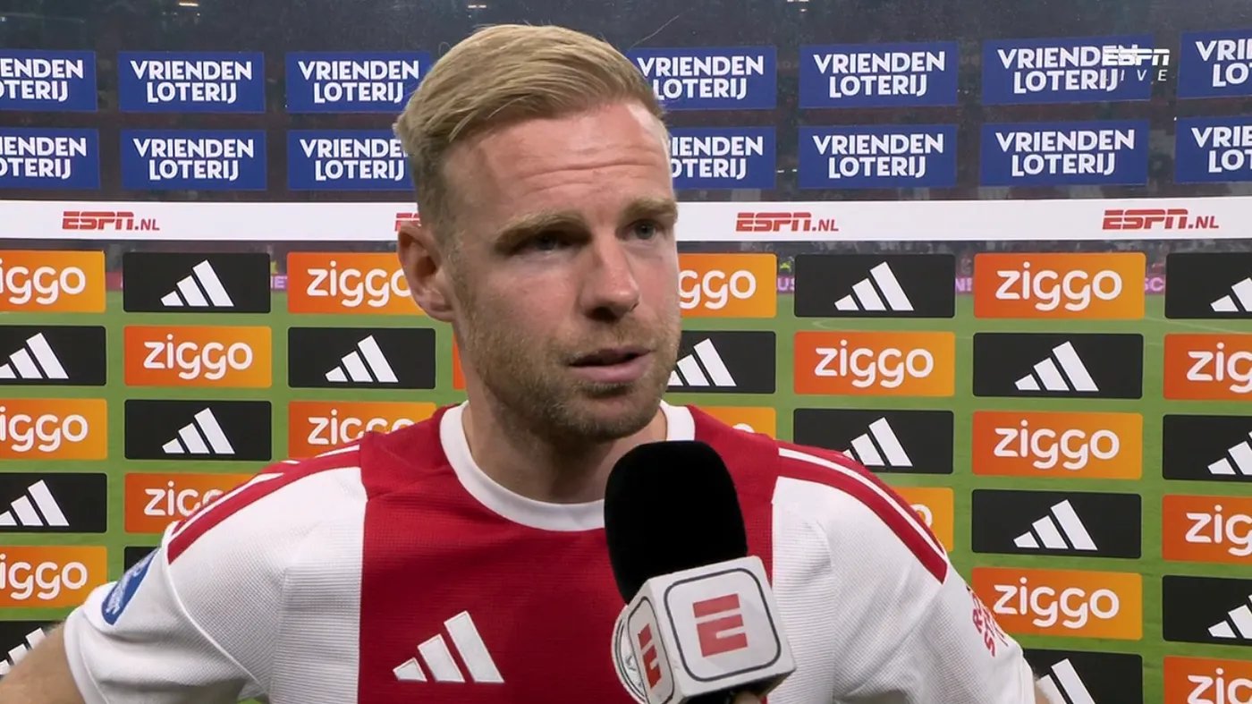 Klaassen: Va chạm của Van Bommel với Aaron Bouman xứng đáng thẻ đỏ
