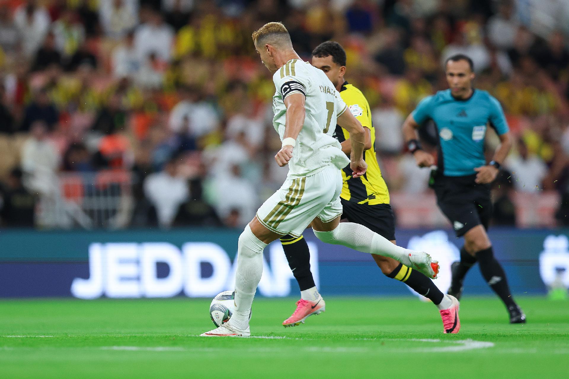 Al-Ittihad Bercanda soal Cristiano Ronaldo yang Mencontek: "Begini Caranya Saya Belajar!" 😂