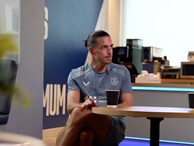 格10：上赛季带伤踢了一个月，踢维拉怕被说闲话所以选择上场