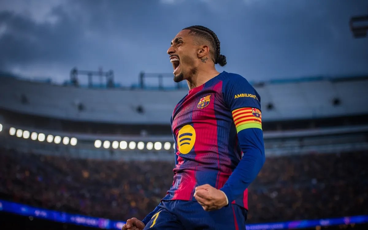 Raphinha alcanza los 50 goles en LaLiga con el Barcelona, quinto brasileño en lograrlo