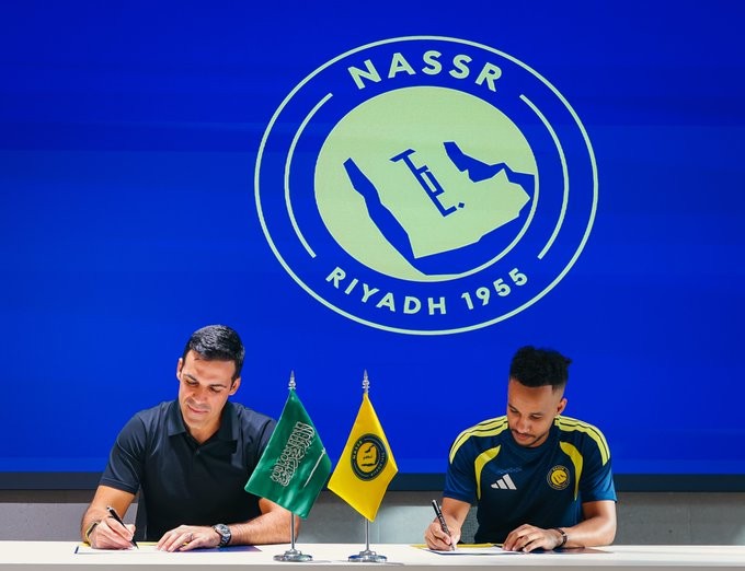 Al Nassr e Ghareeb renovam contrato até 2028