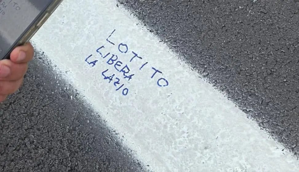 Selon TMW, le slogan des fans de la Lazio contre Lotito a même été entendu dans le paddock de la F1