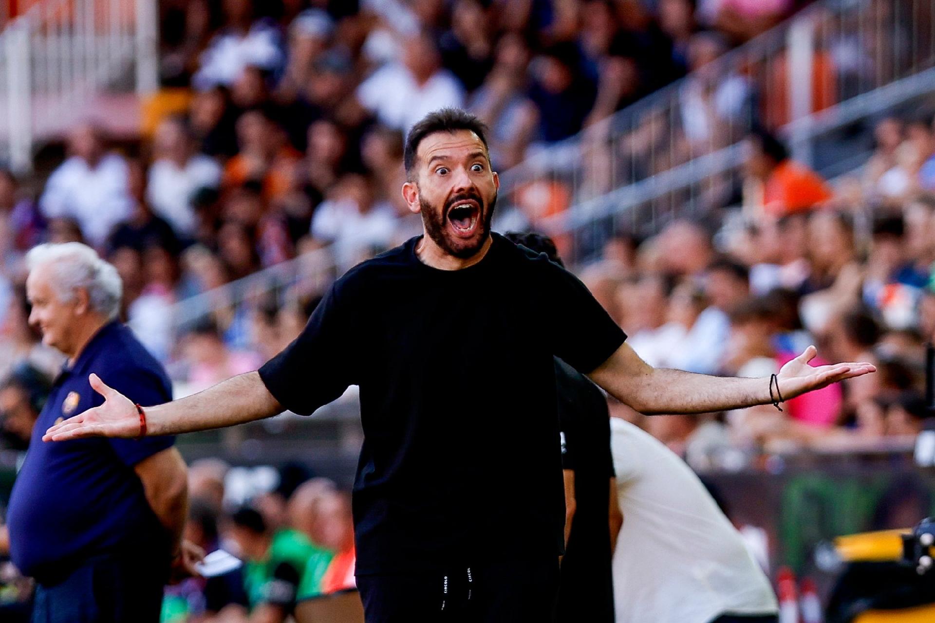Valencia: "Questa situazione ci colpisce tutti, ma non ci abbatterà"