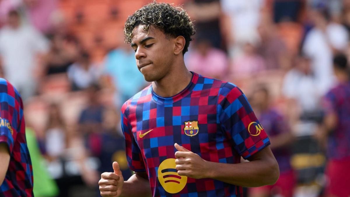 Sport: Lamine Yamal celebra el gol chupándose el pulgar por el cumpleaños de su hermano