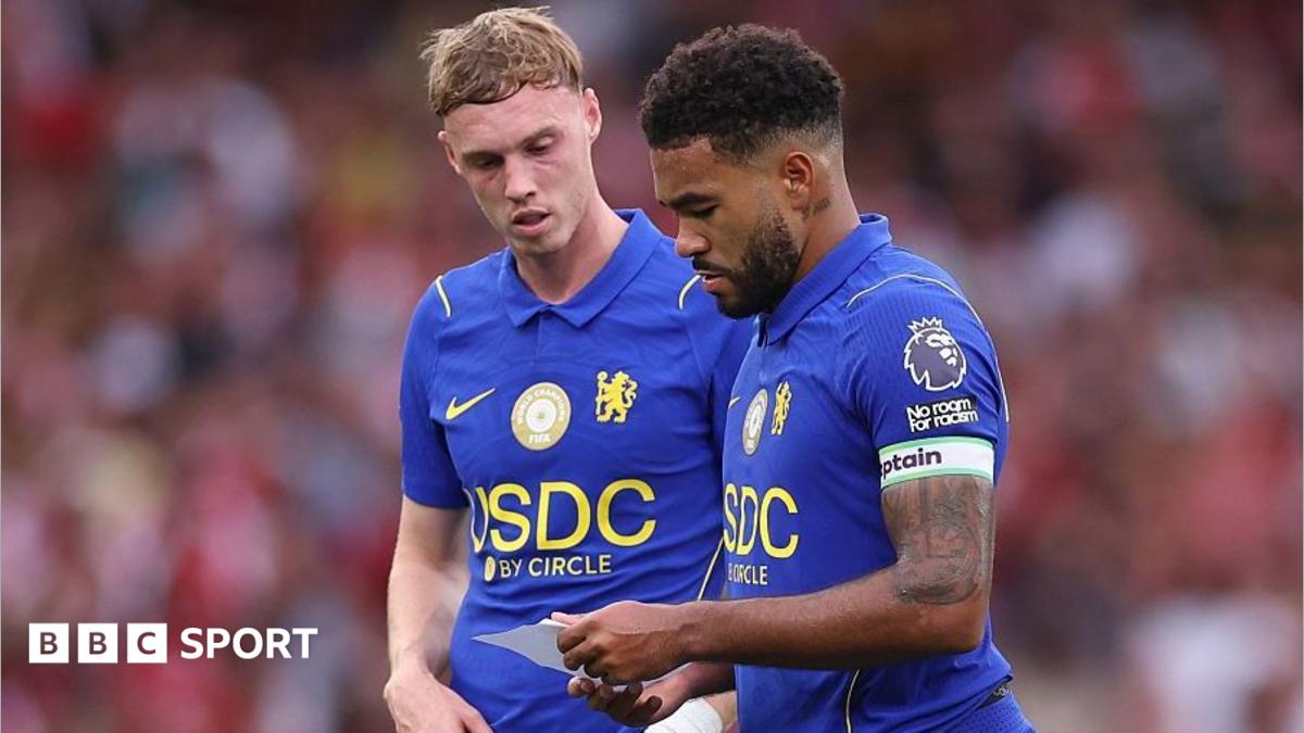 Ashley Young : Chelsea a un milieu de terrain trop faible, au point que des arrières droits y jouent