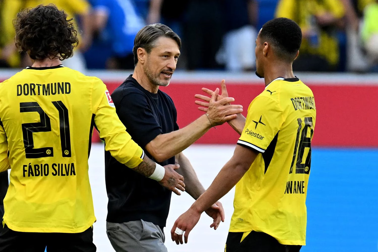 Nwaneri, cedido por Arsenal, debuta con asistencia y ayuda al Dortmund a remontar