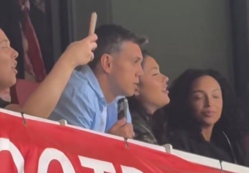 Trossard regresa al Emirates para apoyar al Arsenal en el derbi londinense