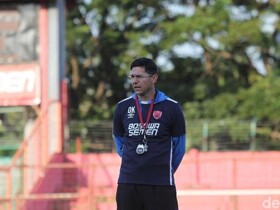 Kalezic Keluhkan Rumput GBLA: Bagaimana Bisa Main di Lapangan Ini?