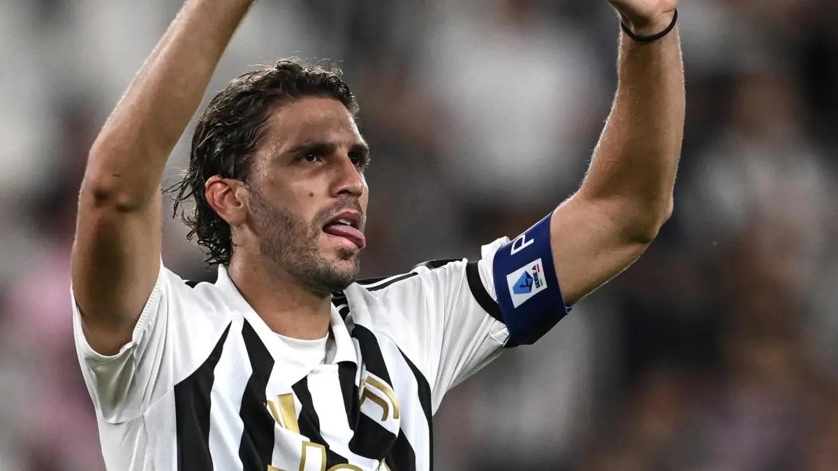 Toàn Thị Trường: Locatelli Gặp Vấn Đề Về Đầu Gối Phải, Y Tế Juventus Lo Ngại