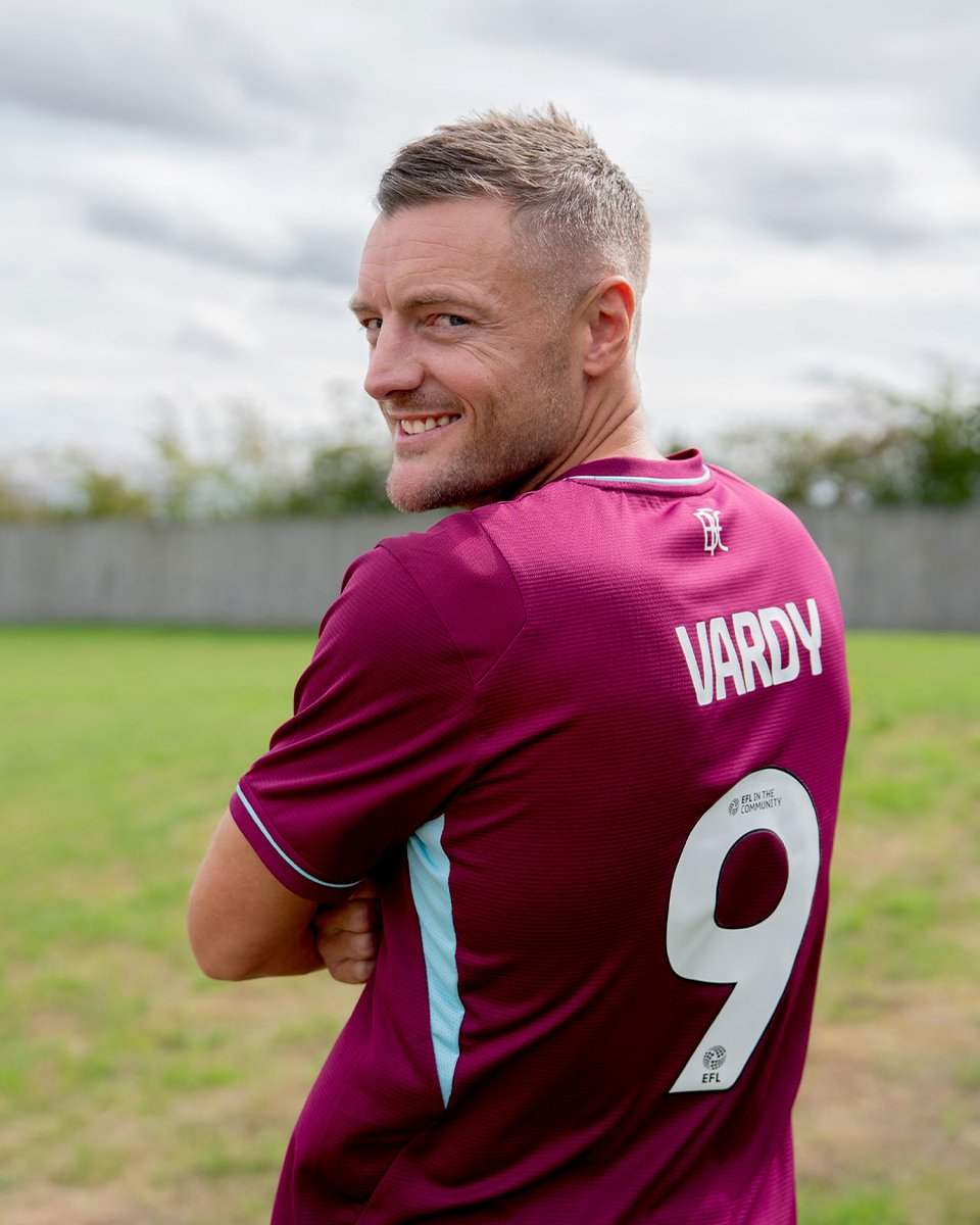 Oficial: Vardy usará a camisa 9 no Burnley