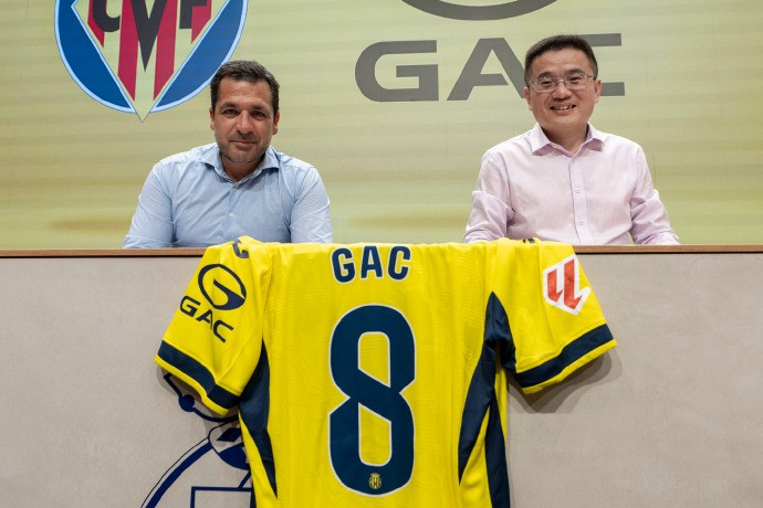 Offiziell: GAC Group und Villarreal kooperieren, Logo auf dem Trikotärmel