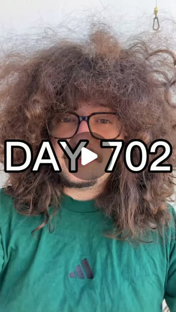 El "hermano del pelo largo" lleva 702 días sin cortarse el pelo y lo hará cuando el Manchester United logre 5 victorias consecutivas