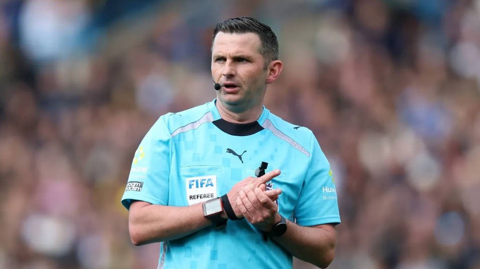 Premier League: Oliver leitet Manchester-Derby, Donohue als VAR
