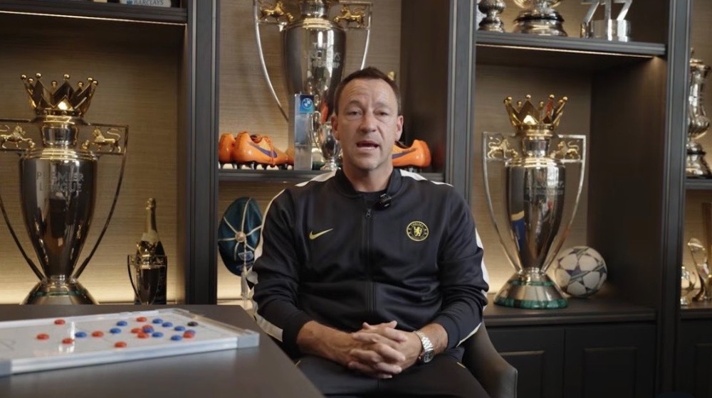 Terry: Gabriel's kick to Dibu Martínez's head was a clear red card; Arsenal are experts in "dark arts"