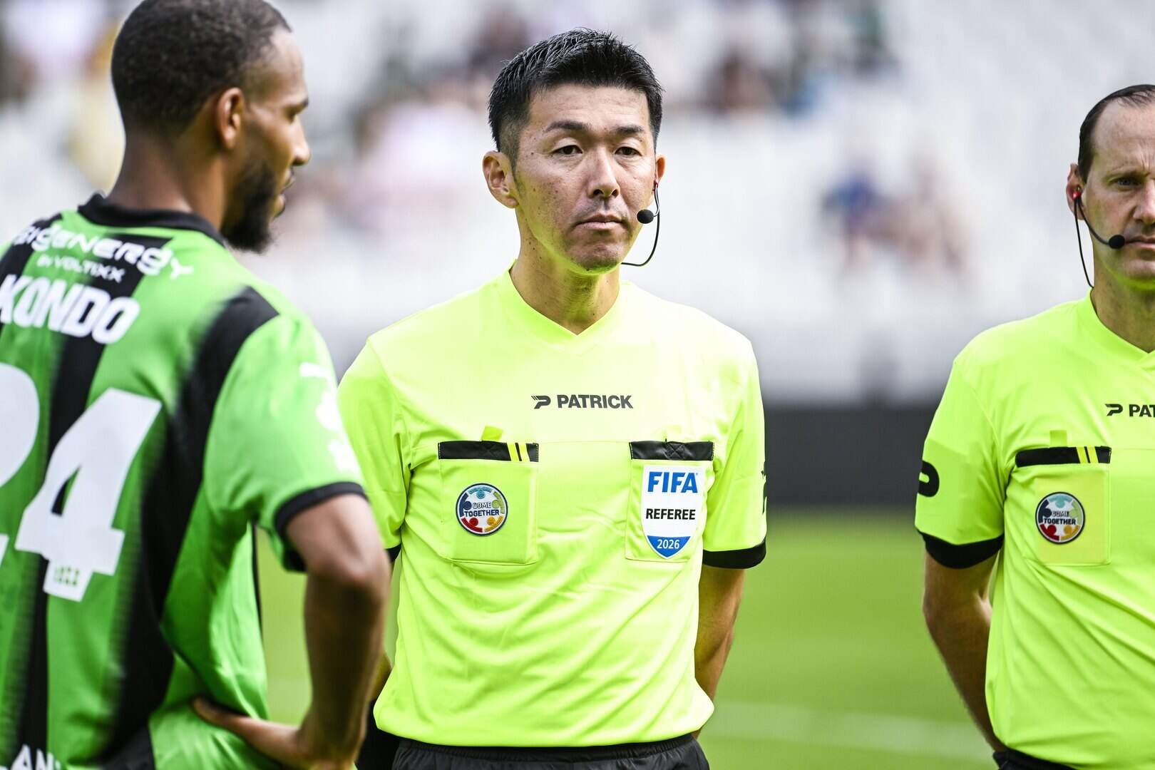 Arbitre japonais en échange : Yusuke Araki arbitre Cercle Bruges contre la Gantoise en Jupiler Pro League