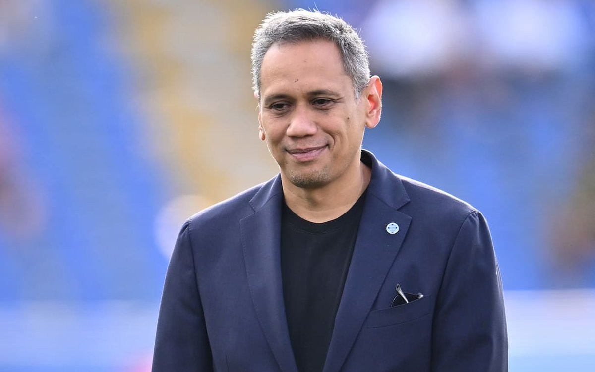 Como chairman and executives give up Champions League seats for longtime senior fans