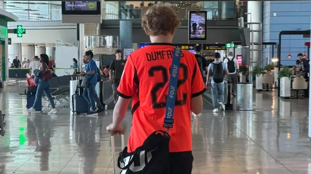 Di Marzio : Un supporter néerlandais se rend à Madrid juste pour voir son idole Dumfries