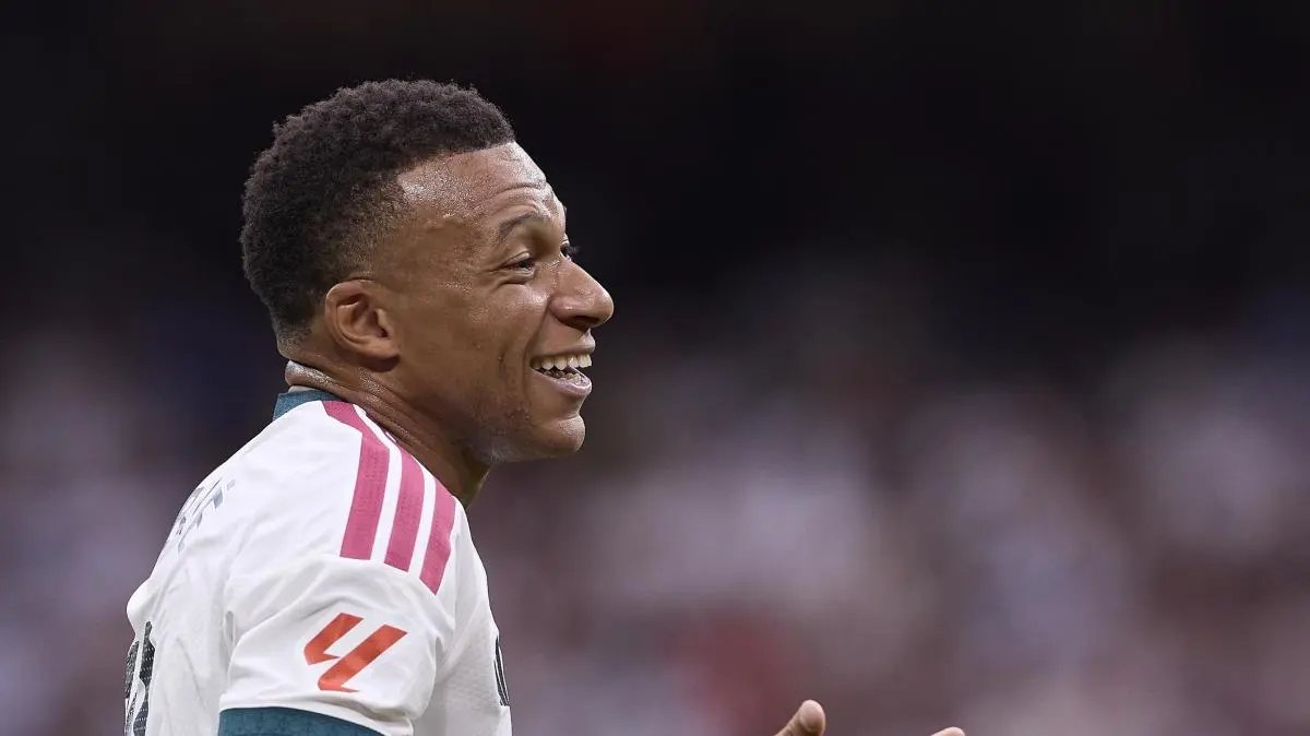 Che carino, i media italiani: Mbappé da bambino lanciava il telecomando e imprecava in italiano quando il Milan perdeva