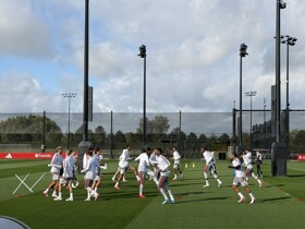记者：加克波缺席赛前训练，乔-戈麦斯已恢复并参与了训练