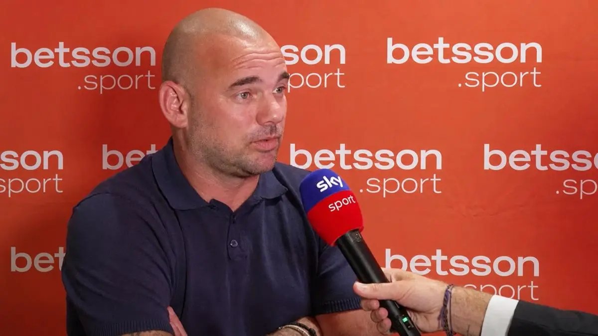 Sneijder: Mourinho gọi tôi ba lần để thuyết phục gia nhập Inter Milan