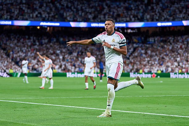 Real Madrid ghi bàn trong 44 trận sân nhà liên tiếp tại các giải đấu châu Âu, cân bằng kỷ lục câu lạc bộ