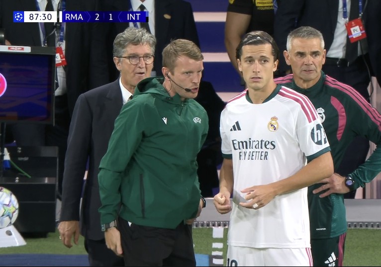 Vinicius's slow exit triggers new rule, Camavinga delayed, Real Madrid plays with 10 men for 2 minutes